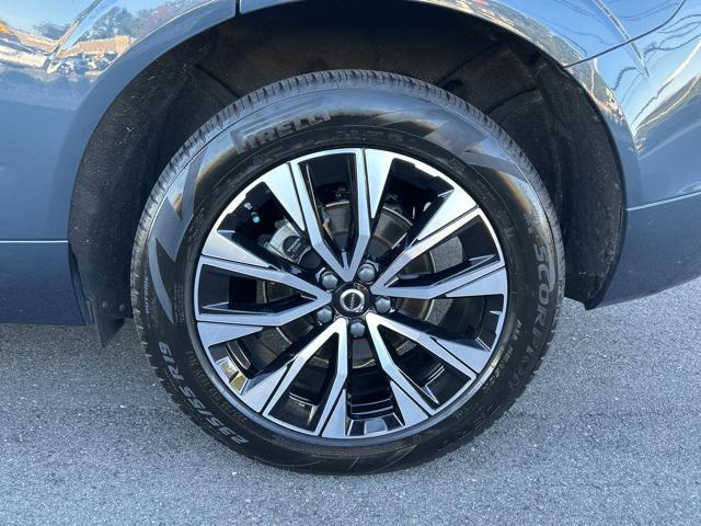 used 2023 Volvo XC60 car, priced at $35,975