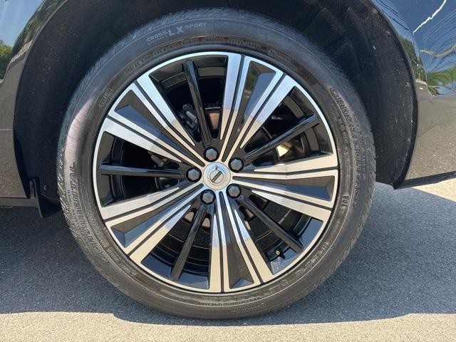 used 2022 Volvo XC60 car, priced at $41,975