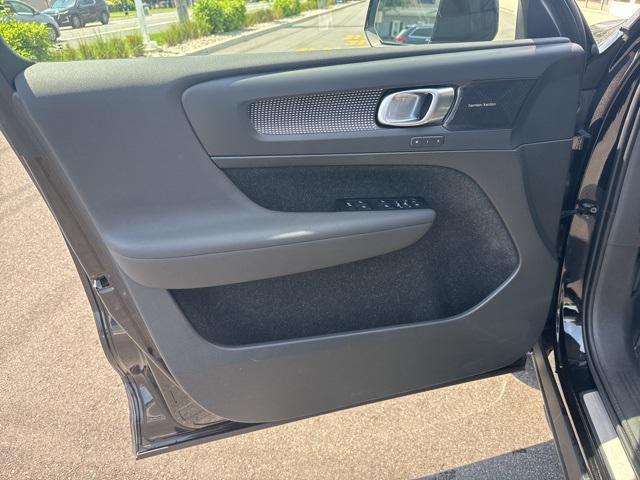 used 2021 Volvo XC40 car, priced at $28,975