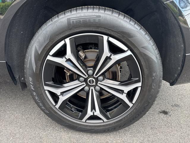used 2022 Volvo XC60 car, priced at $35,975