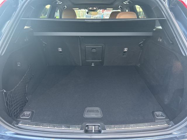 used 2022 Volvo XC60 car, priced at $37,975