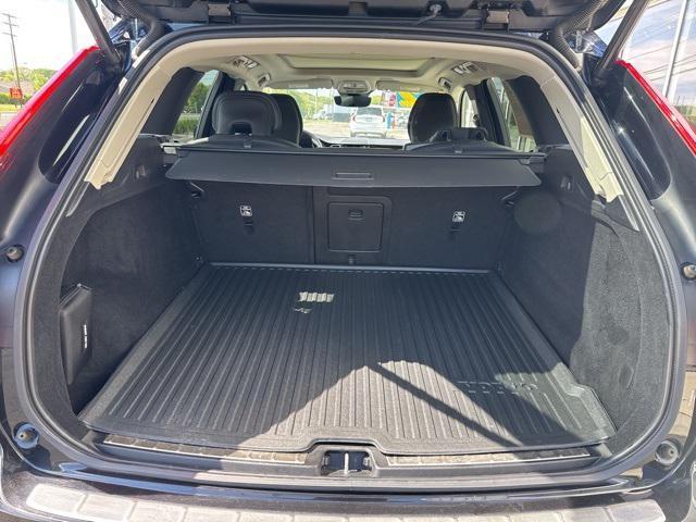 used 2022 Volvo XC60 car, priced at $41,975