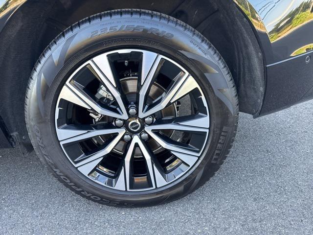 used 2025 Volvo XC60 car, priced at $39,975