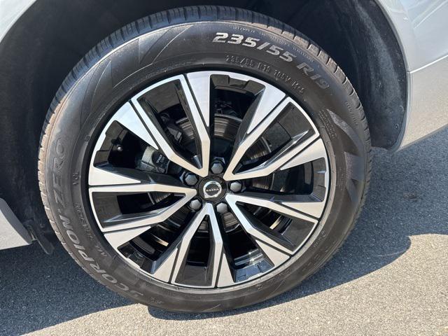used 2025 Volvo XC60 car, priced at $39,975