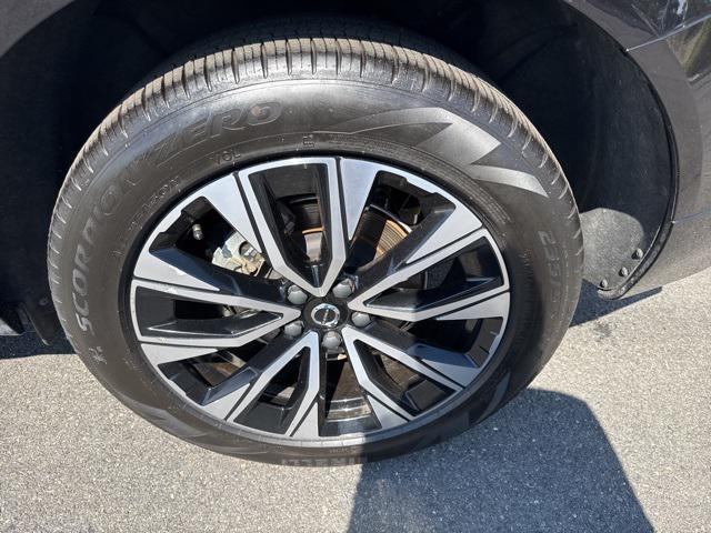 used 2025 Volvo XC60 car, priced at $40,975