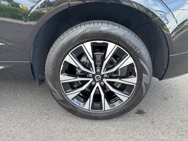 used 2023 Volvo XC60 car, priced at $36,975