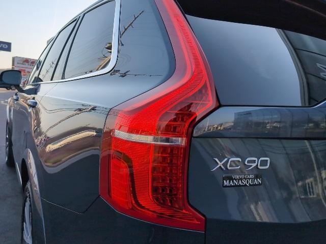 used 2021 Volvo XC90 car, priced at $40,128
