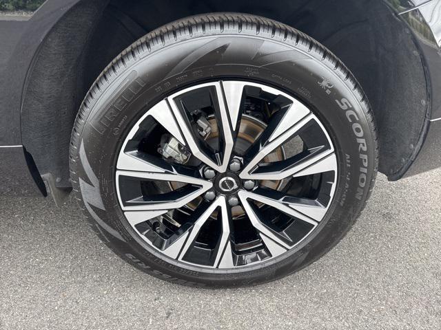 used 2025 Volvo XC60 car, priced at $37,975