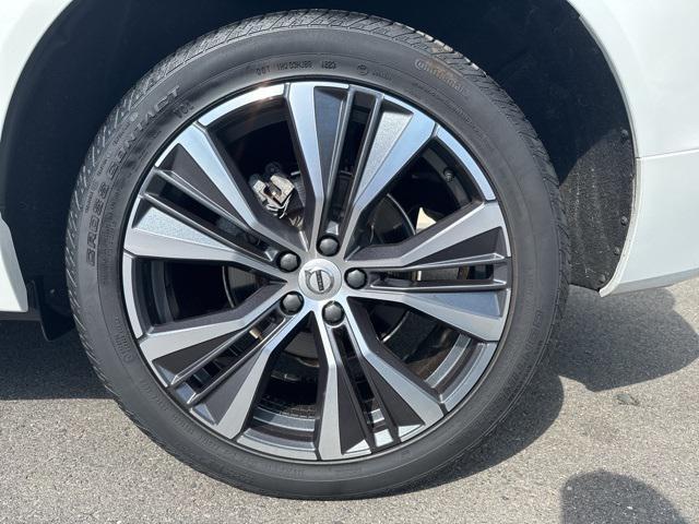 used 2022 Volvo XC60 car, priced at $36,975