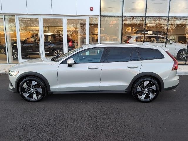 used 2021 Volvo V60 Cross Country car, priced at $34,979