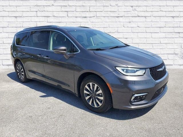 used 2021 Chrysler Pacifica Hybrid car, priced at $25,950