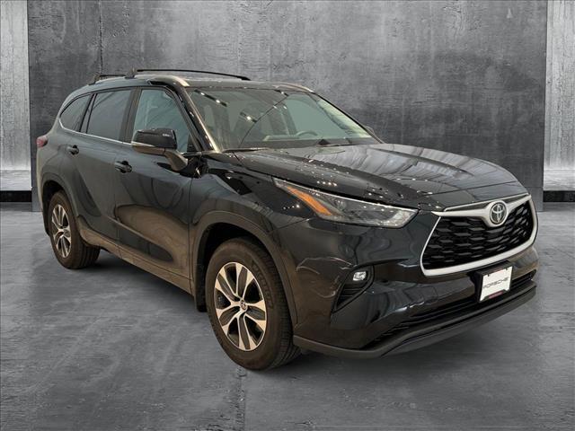 used 2023 Toyota Highlander car, priced at $41,747