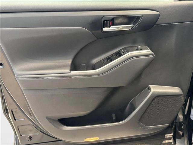 used 2023 Toyota Highlander car, priced at $38,990