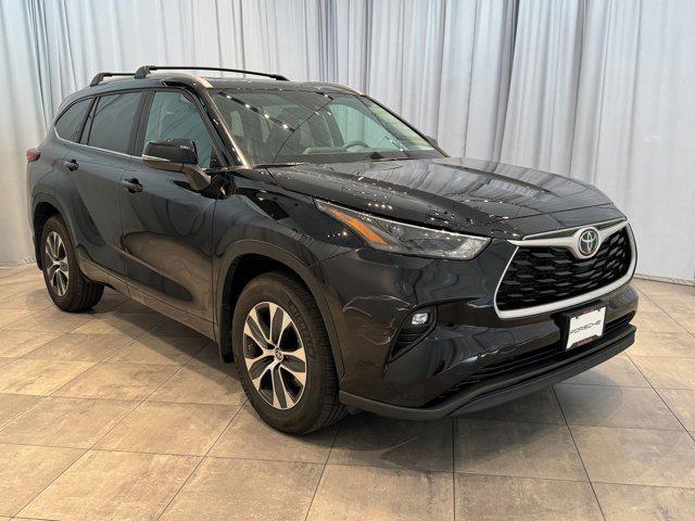 used 2023 Toyota Highlander car, priced at $42,995