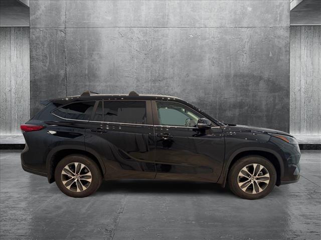 used 2023 Toyota Highlander car, priced at $41,747