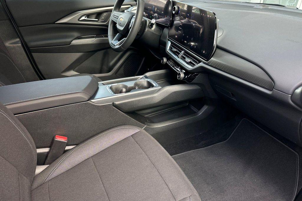 new 2026 Chevrolet Equinox EV car, priced at $33,888