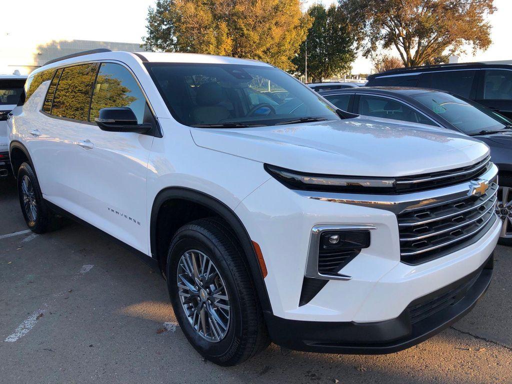 used 2025 Chevrolet Traverse car, priced at $37,401