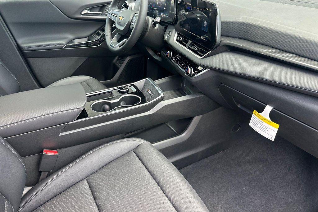 new 2026 Chevrolet Equinox car, priced at $32,635