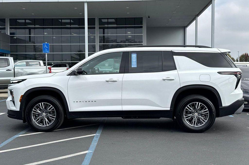 used 2024 Chevrolet Traverse car, priced at $35,201