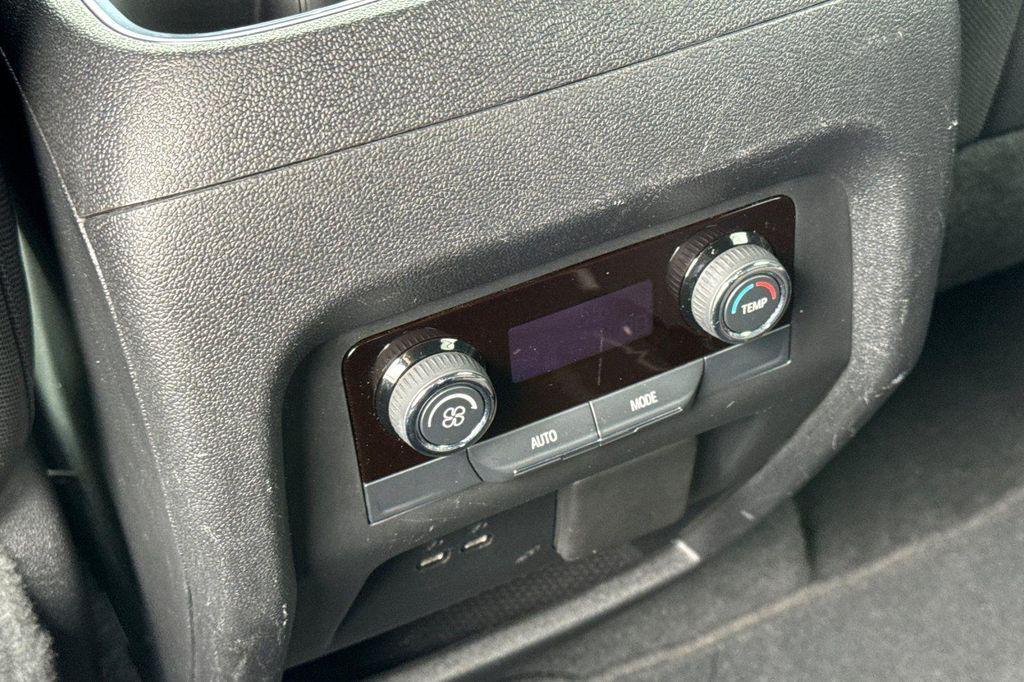 used 2024 Chevrolet Traverse car, priced at $35,201