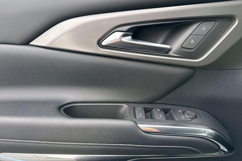 used 2024 Chevrolet Traverse car, priced at $35,201