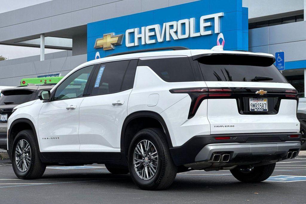 used 2024 Chevrolet Traverse car, priced at $35,201