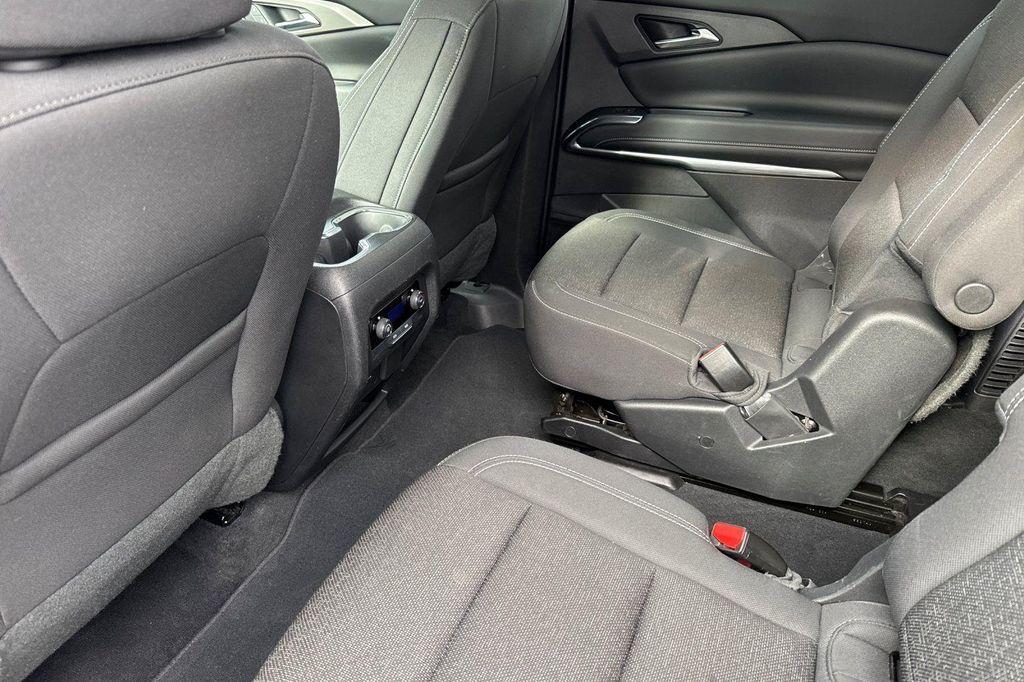 used 2024 Chevrolet Traverse car, priced at $35,201