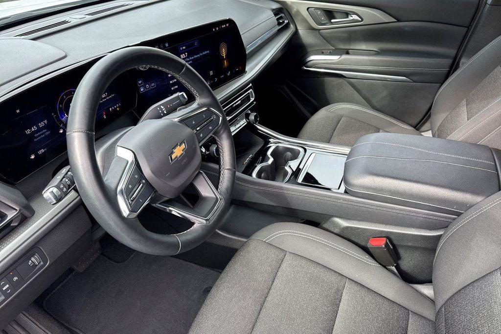 used 2024 Chevrolet Traverse car, priced at $35,201
