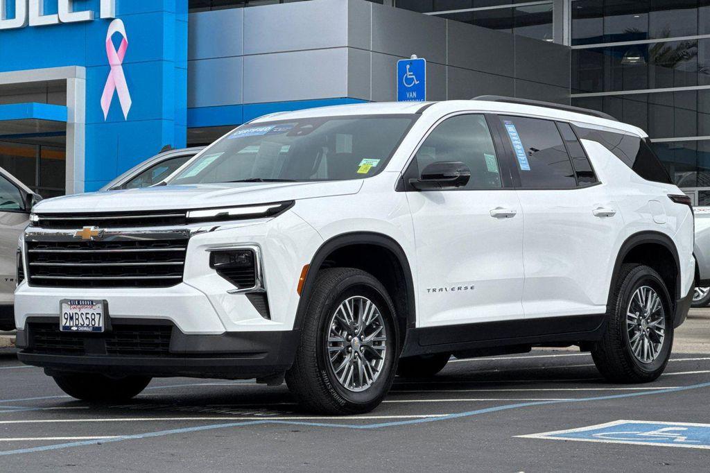 used 2024 Chevrolet Traverse car, priced at $35,201