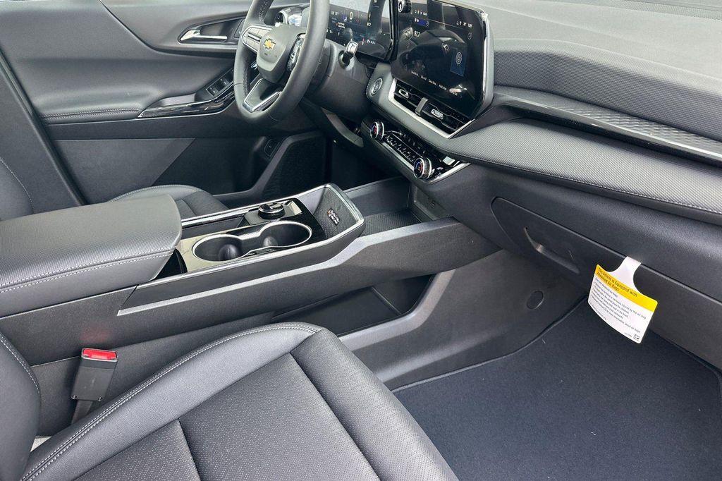 new 2026 Chevrolet Equinox car, priced at $31,340