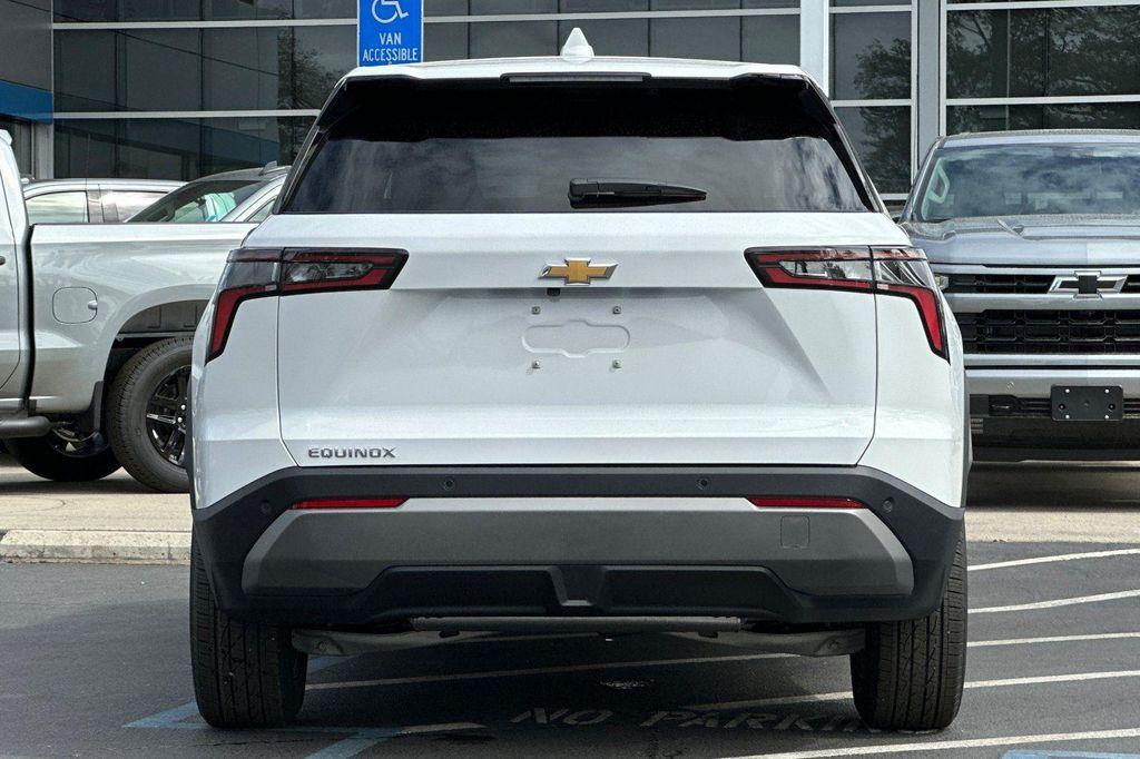 new 2026 Chevrolet Equinox car, priced at $31,340