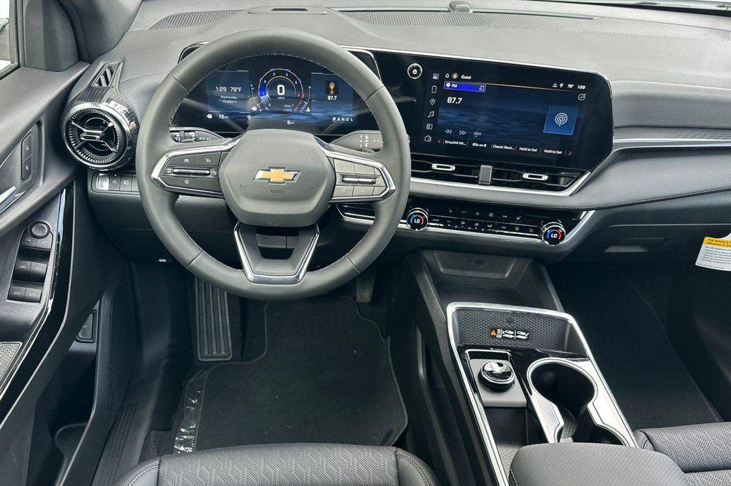 new 2026 Chevrolet Equinox car, priced at $31,340