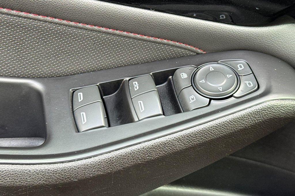 used 2023 Chevrolet Traverse car, priced at $36,988