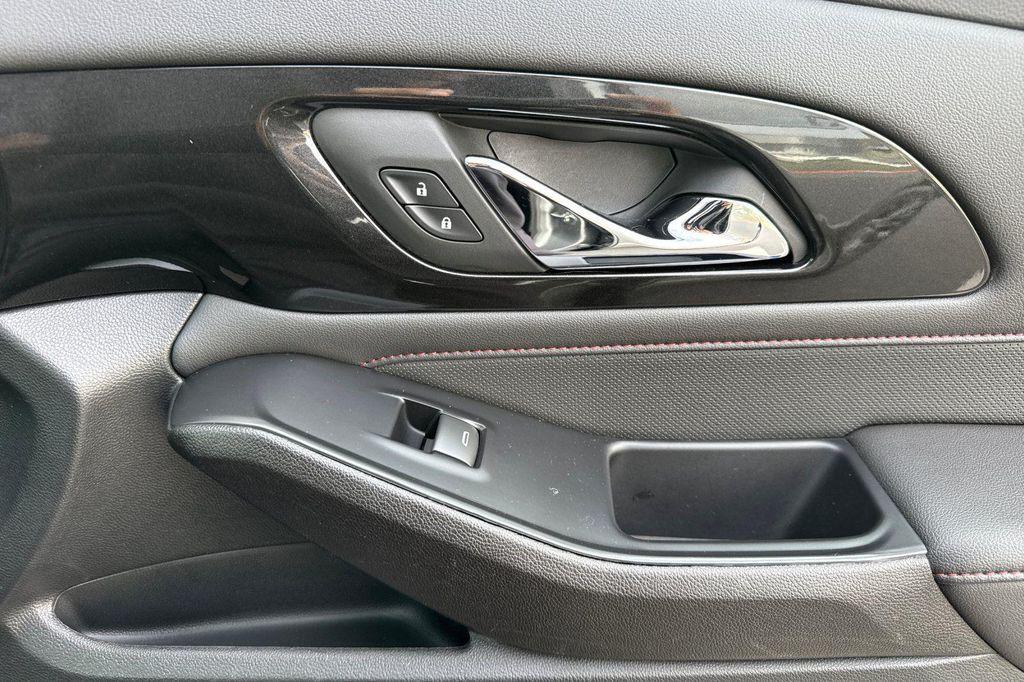 used 2023 Chevrolet Traverse car, priced at $36,988