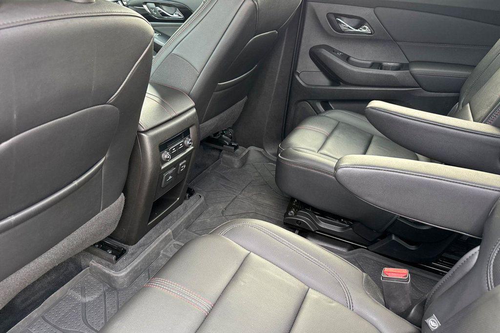 used 2023 Chevrolet Traverse car, priced at $36,988