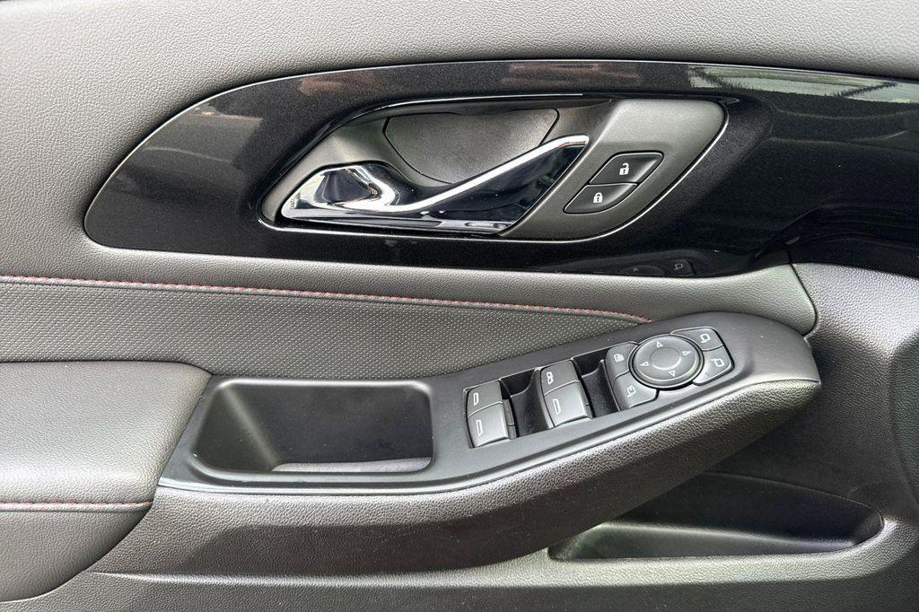 used 2023 Chevrolet Traverse car, priced at $36,988