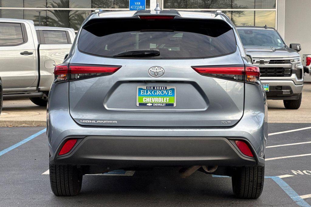 used 2022 Toyota Highlander car, priced at $29,501