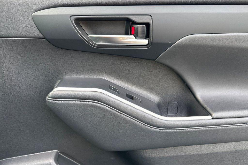 used 2022 Toyota Highlander car, priced at $29,501