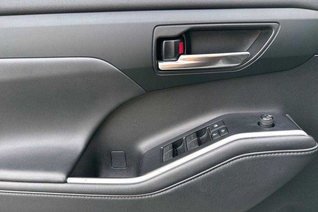 used 2022 Toyota Highlander car, priced at $29,501