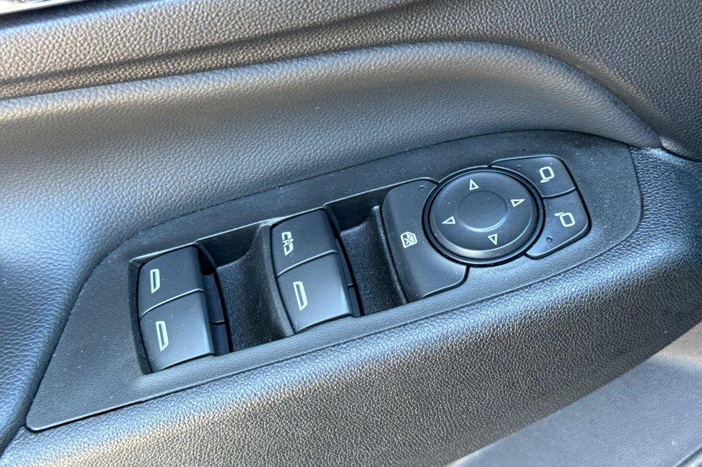 used 2022 Chevrolet Equinox car, priced at $22,988