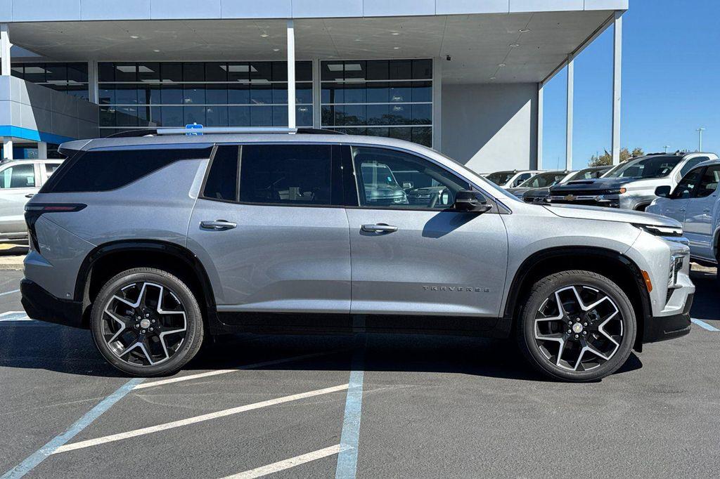 new 2026 Chevrolet Traverse car, priced at $55,029