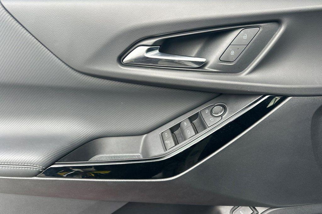 used 2025 Chevrolet Equinox car, priced at $28,701