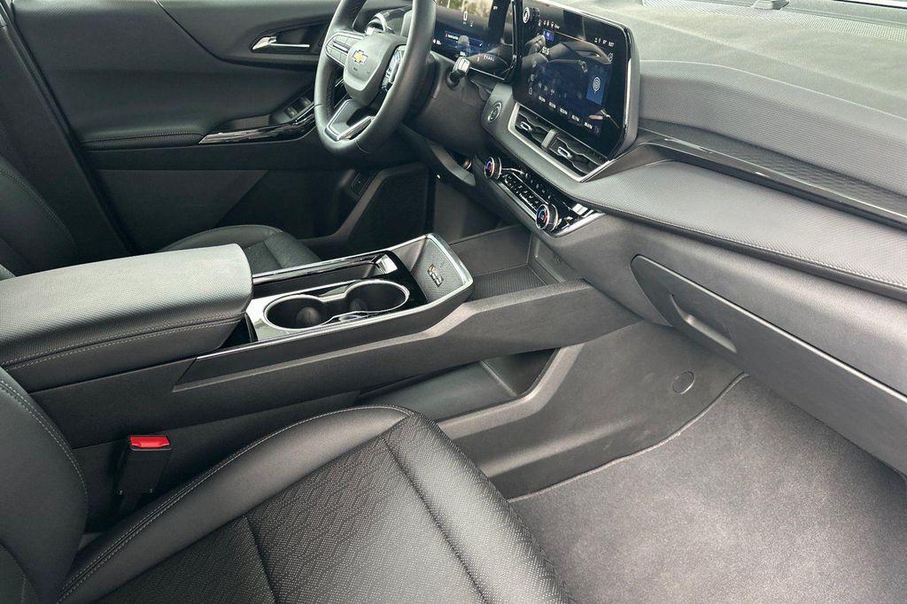 used 2025 Chevrolet Equinox car, priced at $28,701