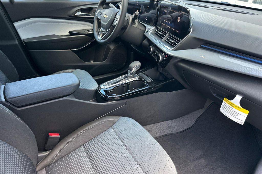 new 2025 Chevrolet Trax car, priced at $24,843