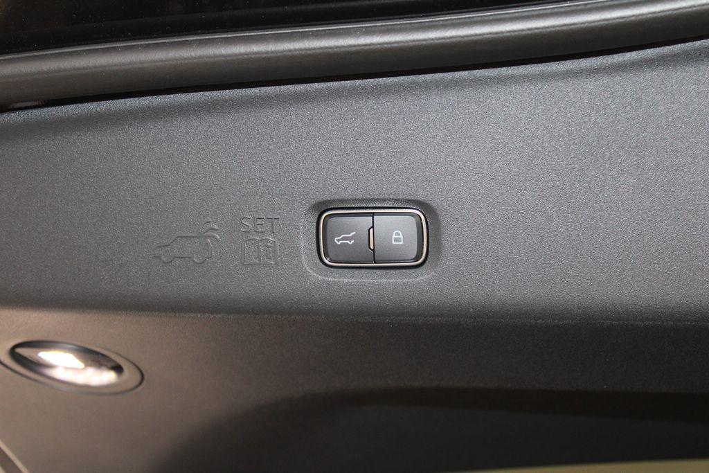 new 2025 Ford Expedition car, priced at $81,821