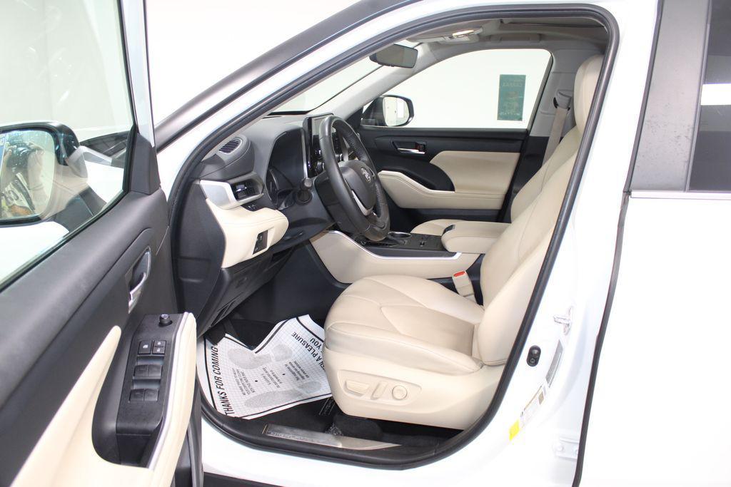used 2023 Toyota Highlander car, priced at $30,428