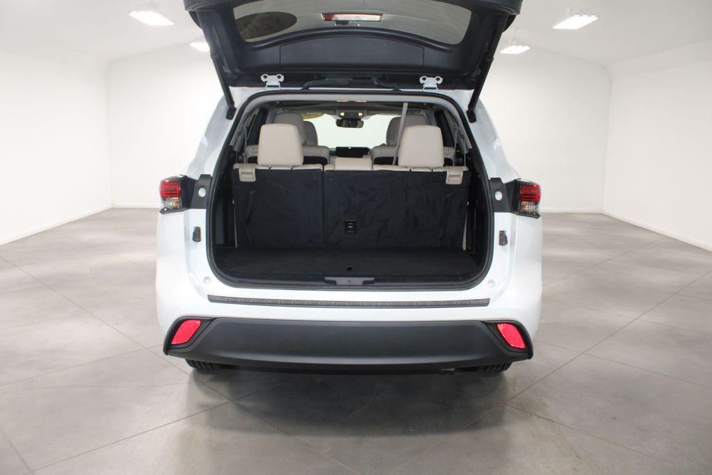 used 2023 Toyota Highlander car, priced at $30,428