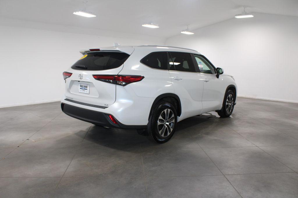used 2023 Toyota Highlander car, priced at $30,428