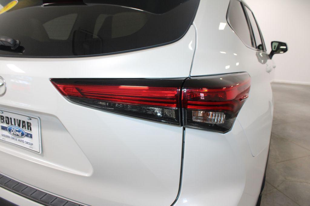 used 2023 Toyota Highlander car, priced at $30,428