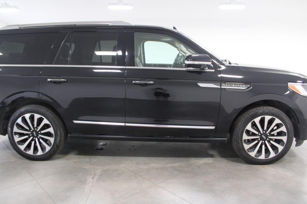 used 2023 Lincoln Navigator car, priced at $55,728